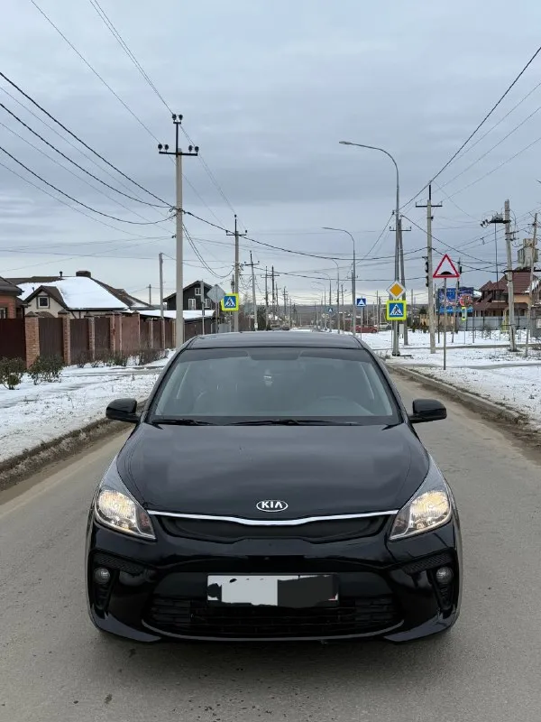Продам kia рио 2018 год мотор 1.6 работает идеально коробка автомат 6-ти ступенчатая работает отлично без проблем по ходовой части делать вообще нечего не нужно за машиной следили все делали вовремя так же стоит новая зимняя резина по кузову автомобиль не битый не крашенный кузов в отличном состоянии я третий владелец. птс оригинал по документам кристально чисто по комплектации датчик света датчик давления шин мульти руль камера заднего вида подогрев сидений и руля подогрев заднего стекла кондиционер abs анти букс и многое другое предмаксимальная комплектация срочная продажа причина продажи покупка нового автомобиля. так же имеется сервисная книжка 2 ключа и в подарок 🎁 летняя резина цена.1100000 хороший торг +79592644912 📞 звоните: +7(959)2644912 - фотография - 1