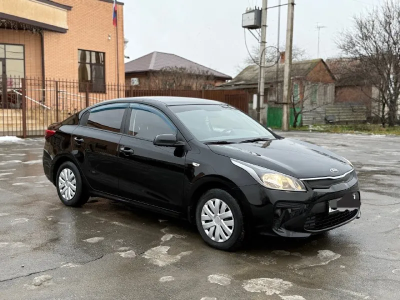 Продам kia рио 2018 год мотор 1.6 работает идеально коробка автомат 6-ти ступенчатая работает отлично без проблем по ходовой части делать вообще нечего не нужно за машиной следили все делали вовремя так же стоит новая зимняя резина по кузову автомобиль не битый не крашенный кузов в отличном состоянии я третий владелец. птс оригинал по документам кристально чисто по комплектации датчик света датчик давления шин мульти руль камера заднего вида подогрев сидений и руля подогрев заднего стекла кондиционер abs анти букс и многое другое предмаксимальная комплектация срочная продажа причина продажи покупка нового автомобиля. так же имеется сервисная книжка 2 ключа и в подарок 🎁 летняя резина цена.1100000 хороший торг +79592644912 📞 звоните: +7(959)2644912 - фотография - 3