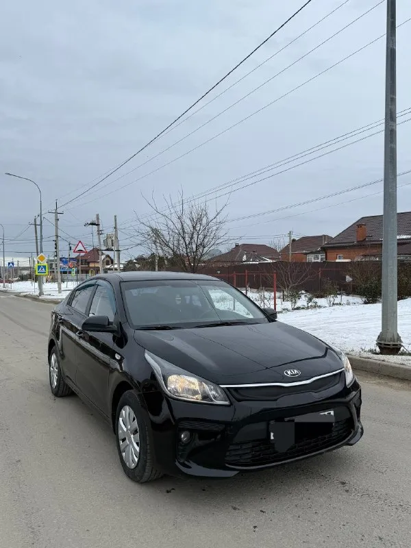 Продам kia рио 2018 год мотор 1.6 работает идеально коробка автомат 6-ти ступенчатая работает отлично без проблем по ходовой части делать вообще нечего не нужно за машиной следили все делали вовремя так же стоит новая зимняя резина по кузову автомобиль не битый не крашенный кузов в отличном состоянии я третий владелец. птс оригинал по документам кристально чисто по комплектации датчик света датчик давления шин мульти руль камера заднего вида подогрев сидений и руля подогрев заднего стекла кондиционер abs анти букс и многое другое предмаксимальная комплектация срочная продажа причина продажи покупка нового автомобиля. так же имеется сервисная книжка 2 ключа и в подарок 🎁 летняя резина цена.1100000 хороший торг +79592644912 📞 звоните: +7(959)2644912 - фотография - 8