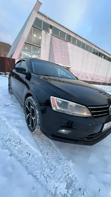 Volkswagen jetta vl 2015 г. в. продам надёжный и комфортный седан volkswagen jetta 6. автомобиль в хорошем техническом состоянии, полностью на ходу. 🔹 год выпуска: 2015 🔹 пробег: 103 000 миль 🔹 двигатель: 1.8 tsl 🔹 коробка передач: автомат 🔹 цена: 1.350 🔹 без торга 🔹 машина отлично подходит как для повседневной езды, так и для дальних поездок — комфортная, экономичная и проверенная временем модель. 📞 по всем вопросам — пишите / звоните +7949-327-68-94 📞 звоните: +7(949)3276894 - фотография - 1