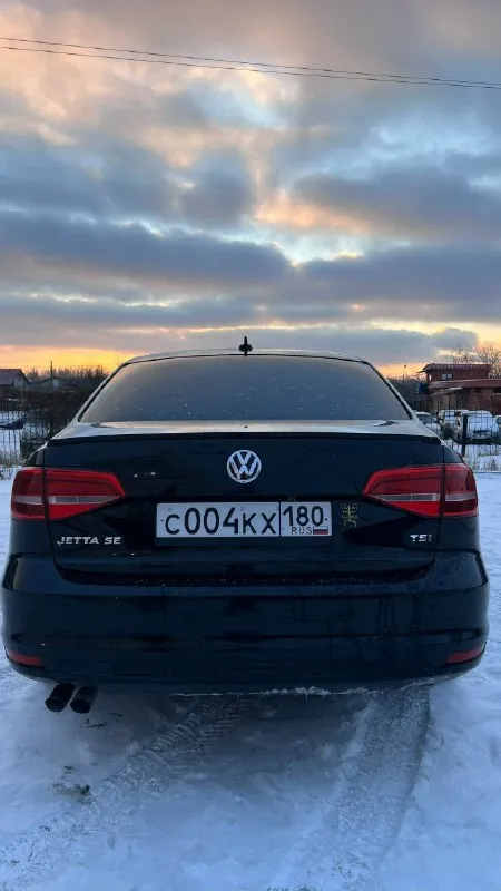 Volkswagen jetta vl 2015 г. в. продам надёжный и комфортный седан volkswagen jetta 6. автомобиль в хорошем техническом состоянии, полностью на ходу. 🔹 год выпуска: 2015 🔹 пробег: 103 000 миль 🔹 двигатель: 1.8 tsl 🔹 коробка передач: автомат 🔹 цена: 1.350 🔹 без торга 🔹 машина отлично подходит как для повседневной езды, так и для дальних поездок — комфортная, экономичная и проверенная временем модель. 📞 по всем вопросам — пишите / звоните +7949-327-68-94 📞 звоните: +7(949)3276894 - фотография - 2