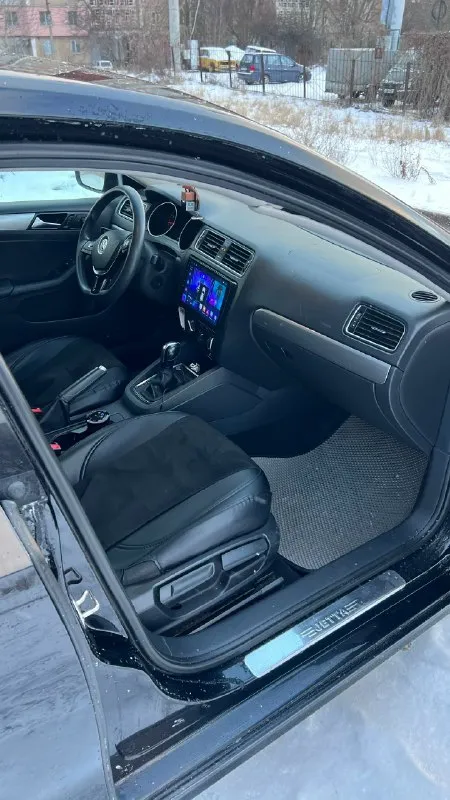 Volkswagen jetta vl 2015 г. в. продам надёжный и комфортный седан volkswagen jetta 6. автомобиль в хорошем техническом состоянии, полностью на ходу. 🔹 год выпуска: 2015 🔹 пробег: 103 000 миль 🔹 двигатель: 1.8 tsl 🔹 коробка передач: автомат 🔹 цена: 1.350 🔹 без торга 🔹 машина отлично подходит как для повседневной езды, так и для дальних поездок — комфортная, экономичная и проверенная временем модель. 📞 по всем вопросам — пишите / звоните +7949-327-68-94 📞 звоните: +7(949)3276894 - фотография - 4