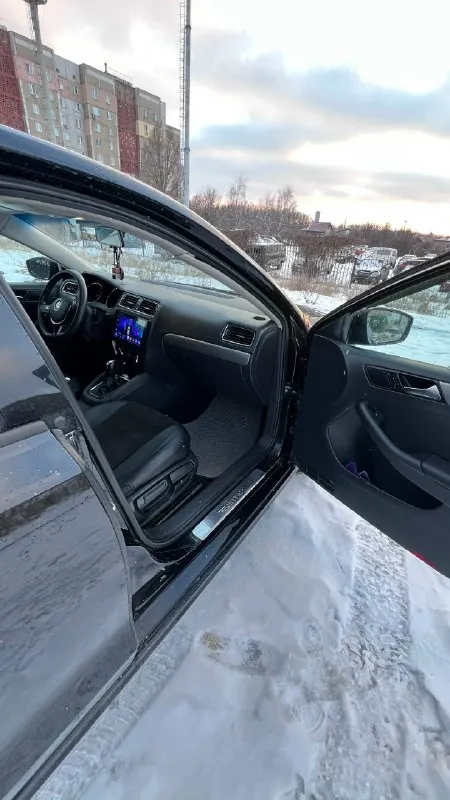 Volkswagen jetta vl 2015 г. в. продам надёжный и комфортный седан volkswagen jetta 6. автомобиль в хорошем техническом состоянии, полностью на ходу. 🔹 год выпуска: 2015 🔹 пробег: 103 000 миль 🔹 двигатель: 1.8 tsl 🔹 коробка передач: автомат 🔹 цена: 1.350 🔹 без торга 🔹 машина отлично подходит как для повседневной езды, так и для дальних поездок — комфортная, экономичная и проверенная временем модель. 📞 по всем вопросам — пишите / звоните +7949-327-68-94 📞 звоните: +7(949)3276894 - фотография - 7