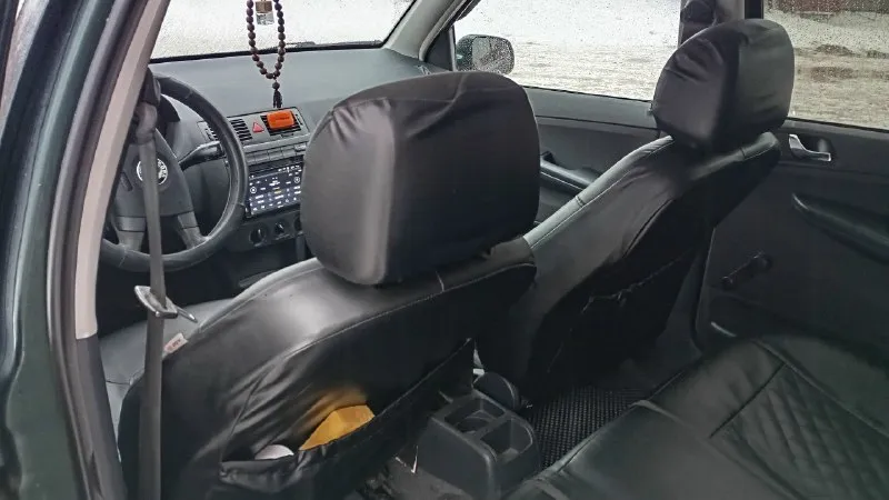 Skoda fabia 2004г. в хорошем состоянии. 1,4л. 225000т. км. едет бодро, не дымит. по ходовой в порядке. новый радиатор. перебрана рулевая рейка. кондицинер работает, новый испаритель. потолок перетянут. андроид магнитола. музыка новая. двигатель работает ровно, тянет отлично. коробка мягкая, не выбивает. два комплекта резины. два комплекта дисков (литье и железо). чистая, опрятная. в машине не курили. езжу каждый день. документы на меня. оформление в мрэо без проблем. 530000р. торг у капота. +79498618265 📞 звоните: +7(949)8618265 - фотография - 9