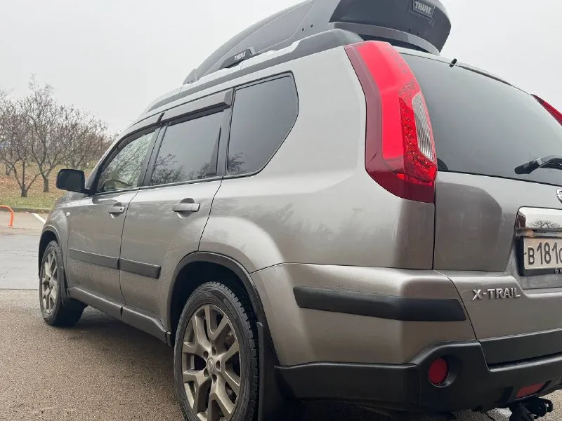 Продам свой nissan x-trail. автомобиль был куплен у официального дилера. машина в отличном состоянии, полностью обслужена и ухоженна. панорамная крыша, подключаемый полный привод, круиз контроль, мультируль, подогрев сидений, кожаный салон, съемный фар коп, климат контроль. в салоне не курили, в наличии сервисная книга. не большой торг у капота! цена 1570000 руб. пробег 180 000км. машина конец 2012 года. +7 959 141 0517 юра 📞 звоните: +7(959)1410517 - фотография - 4