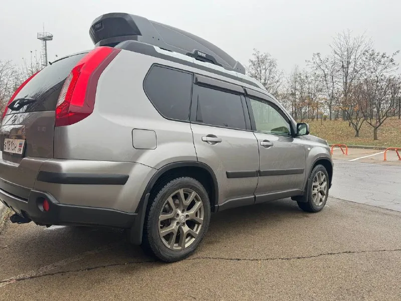 Продам свой nissan x-trail. автомобиль был куплен у официального дилера. машина в отличном состоянии, полностью обслужена и ухоженна. панорамная крыша, подключаемый полный привод, круиз контроль, мультируль, подогрев сидений, кожаный салон, съемный фар коп, климат контроль. в салоне не курили, в наличии сервисная книга. не большой торг у капота! цена 1570000 руб. пробег 180 000км. машина конец 2012 года. +7 959 141 0517 юра 📞 звоните: +7(959)1410517 - фотография - 5