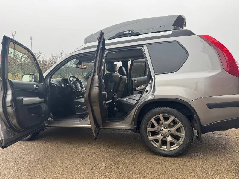 Продам свой nissan x-trail. автомобиль был куплен у официального дилера. машина в отличном состоянии, полностью обслужена и ухоженна. панорамная крыша, подключаемый полный привод, круиз контроль, мультируль, подогрев сидений, кожаный салон, съемный фар коп, климат контроль. в салоне не курили, в наличии сервисная книга. не большой торг у капота! цена 1570000 руб. пробег 180 000км. машина конец 2012 года. +7 959 141 0517 юра 📞 звоните: +7(959)1410517 - фотография - 8