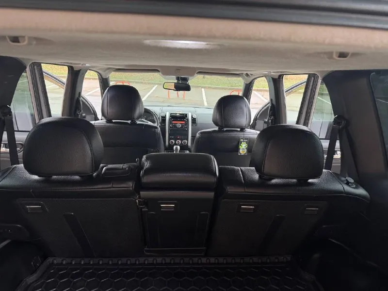 Продам свой nissan x-trail. автомобиль был куплен у официального дилера. машина в отличном состоянии, полностью обслужена и ухоженна. панорамная крыша, подключаемый полный привод, круиз контроль, мультируль, подогрев сидений, кожаный салон, съемный фар коп, климат контроль. в салоне не курили, в наличии сервисная книга. не большой торг у капота! цена 1570000 руб. пробег 180 000км. машина конец 2012 года. +7 959 141 0517 юра 📞 звоните: +7(959)1410517 - фотография - 9