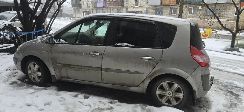 Продам renault scenic 2 2004.была завезена из-за границы. документы в порядке. пробег 239тыс. авто с самым надёжным и простым мотором 1.6 к4м. масло от замены до замены не берет вообще! стекла все родные, включая атермальное лобовое. сделал самодельную панель под андроид магнитолу. родная консоль осталась. климат работает на ура. сидения isofix. стоит отличная зимняя резина continental r16,покупалась в прошлом году, на родных дисках. есть и летняя резина. машина не гнилая. днище в идеале. по кузову присутствуют мелкие недочёты. но для своего года она в хорошем состоянии. по ходовке делать ничего не нужно. цена 600000 р. тел +79591103794 📞 звоните: +7(959)1103794 - фотография - 4