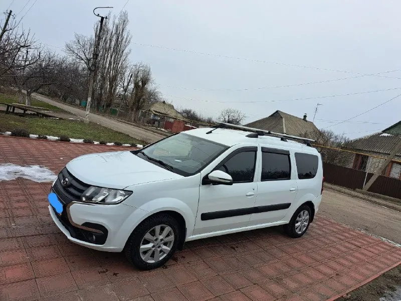 Продам лада ларгус 2022 год кондиционер музыка автозапуск камера заднего вида подогрев сидений мульт... - фотография