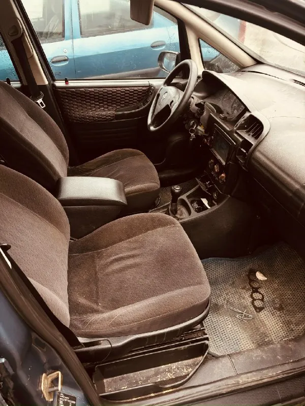 Продам целиком или по запчастям. 70 тысяч рублей opel замфира 2.0 2001 7 мест. по металу целый, мотор провернуло вкладыш, коробка отлично, салон целый, кондиционер. +79493135580 📞 звоните: +7(949)3135580 - фотография - 2