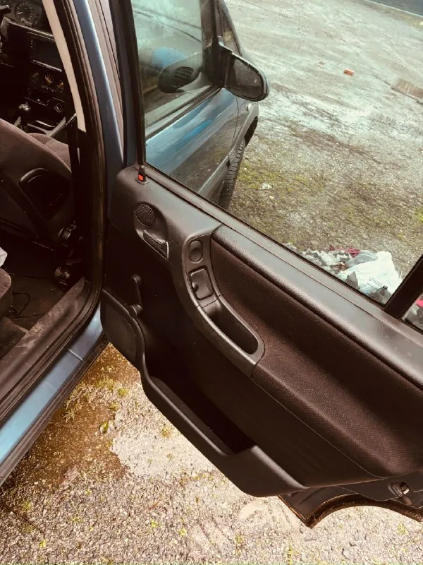 Продам целиком или по запчастям. 70 тысяч рублей opel замфира 2.0 2001 7 мест. по металу целый, мотор провернуло вкладыш, коробка отлично, салон целый, кондиционер. +79493135580 📞 звоните: +7(949)3135580 - фотография - 3