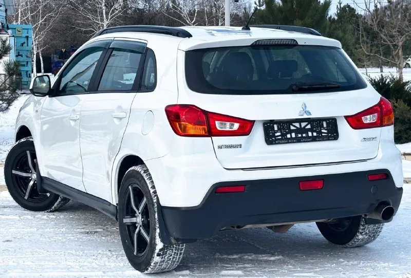 Продам mitsubishi asx, 2011 года выпуска, объём двигателя 1.6 117 л. с, 184.000 пробега родной!, коробка механика(самая надёжная связка в линейке), 2 хозяин. автомобиль в идеальном состоянии как внешне так и техническом состоянии, без вложений от слова совсем!, по кузову рыжиков, и вздутий нет, мотор коробка 5+, машина полностью обслужена от а до я, ходовая часть, масла, фильтра, недавно были обслужены, салон в превосходном виде, работает по авто абсолютно все работает. комплектация: бортовой компьютер, подогрев сидений, кондиционер, электро зеркала, мультимедиа даработнная с хорошим звуком, камера заднего вида, 4 эл-стекподъемника, обогрев заднего стекла, обогрев зеркал, складывание зеркал, складывание сидений, комфортный багажник, имеется абсолютно все для комфортного вождения. очень надёжный японский красовер, комфортабельный и вместительный, по документам чистый, любой вид оформления. по запросу скину видео обзор. цена 1.030.000 +7949564-47-36 +7(949)693-58-50 - фотография - 3