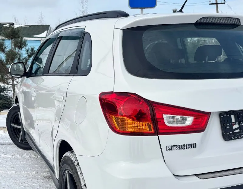 Продам mitsubishi asx, 2011 года выпуска, объём двигателя 1.6 117 л. с, 184.000 пробега родной!, коробка механика(самая надёжная связка в линейке), 2 хозяин. автомобиль в идеальном состоянии как внешне так и техническом состоянии, без вложений от слова совсем!, по кузову рыжиков, и вздутий нет, мотор коробка 5+, машина полностью обслужена от а до я, ходовая часть, масла, фильтра, недавно были обслужены, салон в превосходном виде, работает по авто абсолютно все работает. комплектация: бортовой компьютер, подогрев сидений, кондиционер, электро зеркала, мультимедиа даработнная с хорошим звуком, камера заднего вида, 4 эл-стекподъемника, обогрев заднего стекла, обогрев зеркал, складывание зеркал, складывание сидений, комфортный багажник, имеется абсолютно все для комфортного вождения. очень надёжный японский красовер, комфортабельный и вместительный, по документам чистый, любой вид оформления. по запросу скину видео обзор. цена 1.030.000 +7949564-47-36 +7(949)693-58-50 - фотография - 5