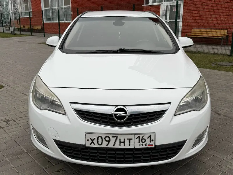 🇩🇪 opel astra g 1.4 turbo at 2011 год 💸 цена: 750.000₽ ☎️ номер: +79494771813 / +79897136521 (есть телеграм) продам опель астра в кузове универсал, в отличном состоянии. двигатель 1.4 turbo - работает идеально не течет, не троит, не дымит. коробка классический автомат — переключения плавные, без рывков и толчков. пробег оригинальный 196 000 км. кузов целый, без дтп, имеются вторичный окрасы. дно, пороги целые, машина южная. ходовая хорошая, обслуживалась. салончик чистый, аккуратный, сиденья без дыр, непрокуренный. электрика в полном порядке - всё работает. вложений не требует, сел поехал, можно смело брать под себя. документы чистые - оригинальный птс, ни штрафов, ни запретов. осмотр город макеевка, торг уместен реально заинтересованным в покупке авто! - фотография - 2