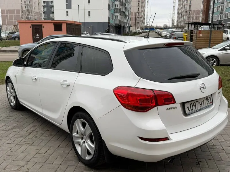 🇩🇪 opel astra g 1.4 turbo at 2011 год 💸 цена: 750.000₽ ☎️ номер: +79494771813 / +79897136521 (есть телеграм) продам опель астра в кузове универсал, в отличном состоянии. двигатель 1.4 turbo - работает идеально не течет, не троит, не дымит. коробка классический автомат — переключения плавные, без рывков и толчков. пробег оригинальный 196 000 км. кузов целый, без дтп, имеются вторичный окрасы. дно, пороги целые, машина южная. ходовая хорошая, обслуживалась. салончик чистый, аккуратный, сиденья без дыр, непрокуренный. электрика в полном порядке - всё работает. вложений не требует, сел поехал, можно смело брать под себя. документы чистые - оригинальный птс, ни штрафов, ни запретов. осмотр город макеевка, торг уместен реально заинтересованным в покупке авто! - фотография - 6