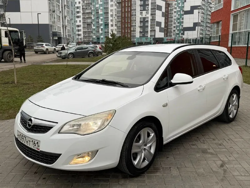 🇩🇪 opel astra g 1.4 turbo at 2011 год 💸 цена: 750.000₽ ☎️ номер: +79494771813 / +79897136521 (есть телеграм) продам опель астра в кузове универсал, в отличном состоянии. двигатель 1.4 turbo - работает идеально не течет, не троит, не дымит. коробка классический автомат — переключения плавные, без рывков и толчков. пробег оригинальный 196 000 км. кузов целый, без дтп, имеются вторичный окрасы. дно, пороги целые, машина южная. ходовая хорошая, обслуживалась. салончик чистый, аккуратный, сиденья без дыр, непрокуренный. электрика в полном порядке - всё работает. вложений не требует, сел поехал, можно смело брать под себя. документы чистые - оригинальный птс, ни штрафов, ни запретов. осмотр город макеевка, торг уместен реально заинтересованным в покупке авто! - фотография - 7