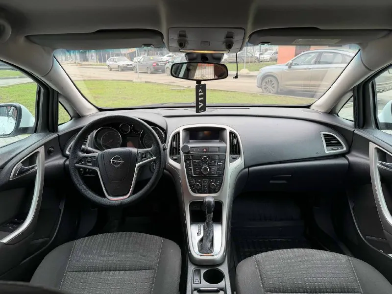 🇩🇪 opel astra g 1.4 turbo at 2011 год 💸 цена: 750.000₽ ☎️ номер: +79494771813 / +79897136521 (есть телеграм) продам опель астра в кузове универсал, в отличном состоянии. двигатель 1.4 turbo - работает идеально не течет, не троит, не дымит. коробка классический автомат — переключения плавные, без рывков и толчков. пробег оригинальный 196 000 км. кузов целый, без дтп, имеются вторичный окрасы. дно, пороги целые, машина южная. ходовая хорошая, обслуживалась. салончик чистый, аккуратный, сиденья без дыр, непрокуренный. электрика в полном порядке - всё работает. вложений не требует, сел поехал, можно смело брать под себя. документы чистые - оригинальный птс, ни штрафов, ни запретов. осмотр город макеевка, торг уместен реально заинтересованным в покупке авто! - фотография - 9