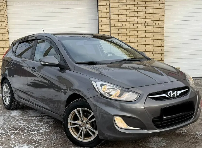 Продам hyundai solaris 2012 года пробег 165.000 родной, готов на любые проверки ! 1.6 механика состояния нового автомобиля гаражная хранение без дтп в родном окрасе за машиной ухаживали, салон чистый не прокурен, каждые 6-7 тысяч проходила полное обслуживания за состояния авто не стыдно полная комплектация : климат контроль, старт стоп, без ключевой доступ, парктроники, подогрев сидений, мульти руль, bluetooth, сигнализация, в машине есть абсолютно всё для удобства цена 840.000 +79495278015 - фотография - 1