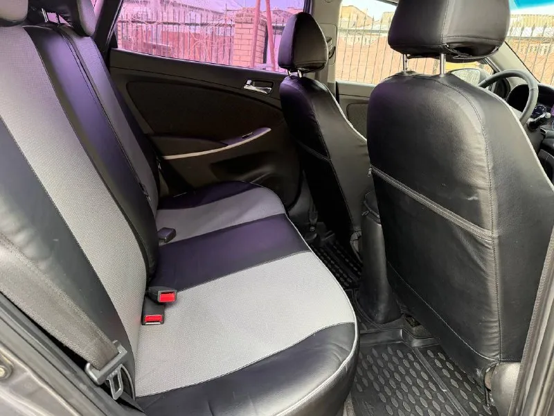 Продам hyundai solaris 2012 года пробег 165.000 родной, готов на любые проверки ! 1.6 механика состояния нового автомобиля гаражная хранение без дтп в родном окрасе за машиной ухаживали, салон чистый не прокурен, каждые 6-7 тысяч проходила полное обслуживания за состояния авто не стыдно полная комплектация : климат контроль, старт стоп, без ключевой доступ, парктроники, подогрев сидений, мульти руль, bluetooth, сигнализация, в машине есть абсолютно всё для удобства цена 840.000 +79495278015 - фотография - 7