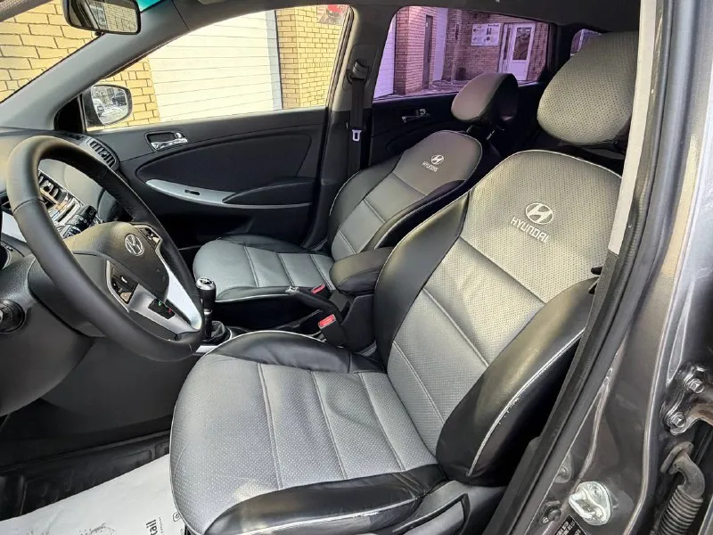 Продам hyundai solaris 2012 года пробег 165.000 родной, готов на любые проверки ! 1.6 механика состояния нового автомобиля гаражная хранение без дтп в родном окрасе за машиной ухаживали, салон чистый не прокурен, каждые 6-7 тысяч проходила полное обслуживания за состояния авто не стыдно полная комплектация : климат контроль, старт стоп, без ключевой доступ, парктроники, подогрев сидений, мульти руль, bluetooth, сигнализация, в машине есть абсолютно всё для удобства цена 840.000 +79495278015 - фотография - 9