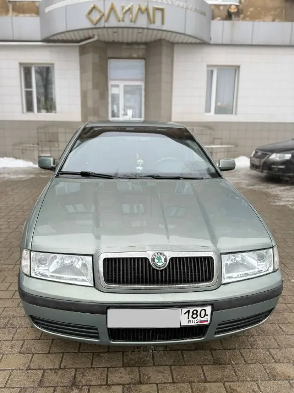 Продам skoda octavia tour лифтбек 2005 год выпуска. двигатель: 2.0 бензин (aqy) коробка: механика. автомобиль местный, здесь находится с 2020 года. пригнан с германии, с того момента один владелец. авто без дтп все стекла родные, лобовое менялось от сколов. днище и пороги абсолютно целые без дыр и тд. ходовая часть без посторонних звуков и без вложений. двигатель 2.0 бодрый. масло не жрет не грамма, грм поменян 15 тыс назад. коробка механика 5-ти ступка, втыкается четко, кулиса не разбита, ничего не вылетает. сцепление менялось 20тыс. км назад (luk). 10 тыс назад поменяны блины и колодки в круг. хорошая комплектация: климат-контроль усилитель руля (гур), центральный замок, электрорегулировка зеркал, обогрев зеркал, подогревы передних сидений, все 4 электростеклоподъёмники, бортовой компьютер, стоит новая зимняя резина r15,сервисные книги, 2 ключа. сигнализация. стоит регистратор. по документам юридически чистая, на 180-м регионе цена: 💵 545.000💵 торг осмотр:г. макеевка. +79490943554 - фотография - 2