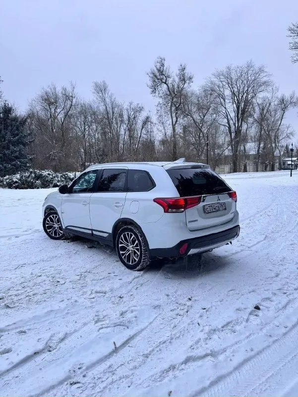 Продаю отличный японский кроссовер mitsubishi outlander, 3 рестайлинг. автомобиль очень надёжный, вместительный, комфортный, идеален для семьи с детьми и для дальних путешествий. за время эксплуатации 2 собственника, в дтп не участвовал. весь в родном окрасе, кроме заднего крыла, была небольшая притертость. за машиной ухаживал, масло в двигателе менял каждые 8 тыс, в вариаторе каждые 40тыс. запчасти оригинал или очень хороший аналог! состояние кузова, салона, двигателя, акпп, полного привода - всё в идеале! в машине есть всё для комфортной езды: полный привод с блокировкой, круиз контроль, климат контроль, кожаный салон, камера заднего вида, датчики света и дождя. документы кристально чистые, птс оригинал. вообщем хорошая машина без подводных камней. звоните, пишите. рассмотрю обмен на другой автомобиль. донецк макеевка цена 2 250 000р +7949 639 50 32 андрей 📞 звоните: +7(949)6395032 - фотография - 4