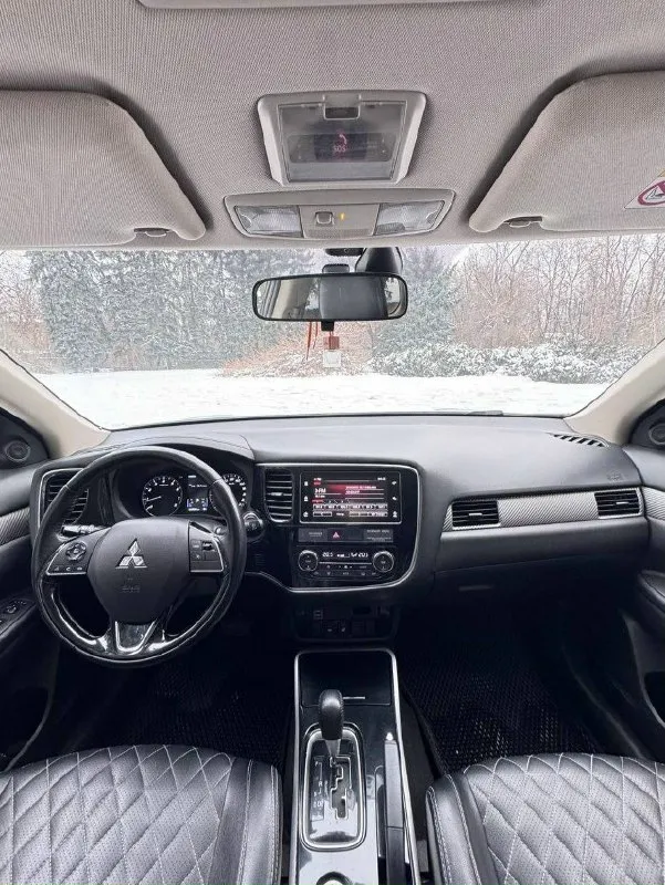 Продаю отличный японский кроссовер mitsubishi outlander, 3 рестайлинг. автомобиль очень надёжный, вместительный, комфортный, идеален для семьи с детьми и для дальних путешествий. за время эксплуатации 2 собственника, в дтп не участвовал. весь в родном окрасе, кроме заднего крыла, была небольшая притертость. за машиной ухаживал, масло в двигателе менял каждые 8 тыс, в вариаторе каждые 40тыс. запчасти оригинал или очень хороший аналог! состояние кузова, салона, двигателя, акпп, полного привода - всё в идеале! в машине есть всё для комфортной езды: полный привод с блокировкой, круиз контроль, климат контроль, кожаный салон, камера заднего вида, датчики света и дождя. документы кристально чистые, птс оригинал. вообщем хорошая машина без подводных камней. звоните, пишите. рассмотрю обмен на другой автомобиль. донецк макеевка цена 2 250 000р +7949 639 50 32 андрей 📞 звоните: +7(949)6395032 - фотография - 6