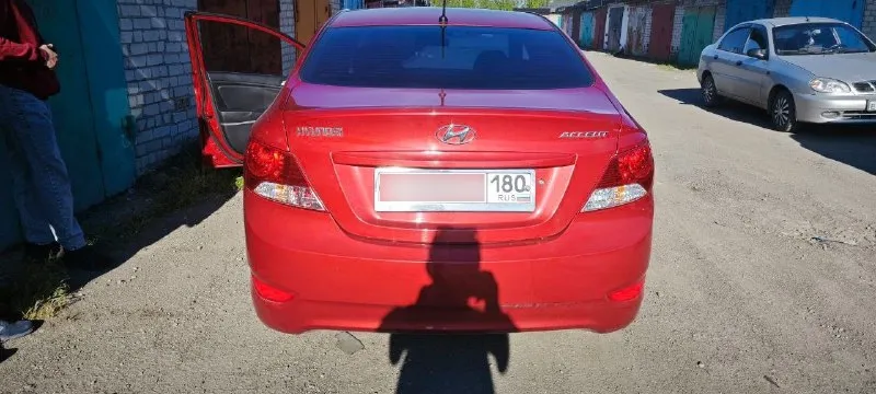 💶 цена: 1200000📮 город: горловка🚘 марка / модель: hyundai accent📅 год выпуска: 2012📊 пробег: 32 554⛽️ двигатель (тип, объем, мощность):1.4 (цепь)✅ vin код: z94ct41cacr138233🔧 тип кпп: механика👨‍⚖️ владельцев в птс: 1 владелец⏳ срок владения: с 2012 года📝 описание: hyundai accent 2012 г. 1.4 объем. цепной двигатель. пробег 32 546 км. машина полностью обслужена и в родной окраске. не одной царапины. резина лето (новое) на титанах. зима на железяках. мультируль, магнитола 10 дюймов. гаражное хранение, идеальное состояние гарантирую!!!собственник. 180 регион с продажей не спешу. возможен торг, торгуюсь у капота. обмен не интересует по запросу кину видео☎️ контактный телефон: +79493363080 📞 звоните: +7(949)3363080 - фотография - 2