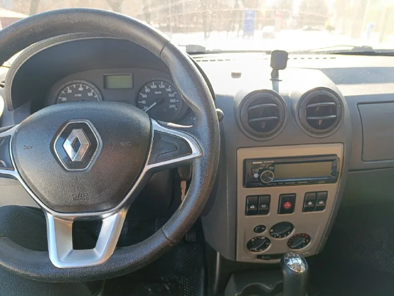 Продам renault логан 2008г. , объем 1.6. комплектация - кондиционер, abs, гур. пробег - 270000 км. , собственник(третий владелец). автомобиль полностью обслужен. новый комплект грм(с помпой). новые радиаторы кондиционера и охлаждения. установленны новые тормозные диски, суппорта, колодки. заменены вкруг амортизаторы и пружины. новая выхлопная трасса. стоит сигнализация с автозапуском. установлен руль логан 2 была произведена обработка днища и покрытие порогов гравитексом с покраской. машина на ходу, сел поехал. цена-350 тысяч рублей. обращаться по телефону +79494046741 город донецк 📞 звоните: +7(949)4046741 - фотография - 5