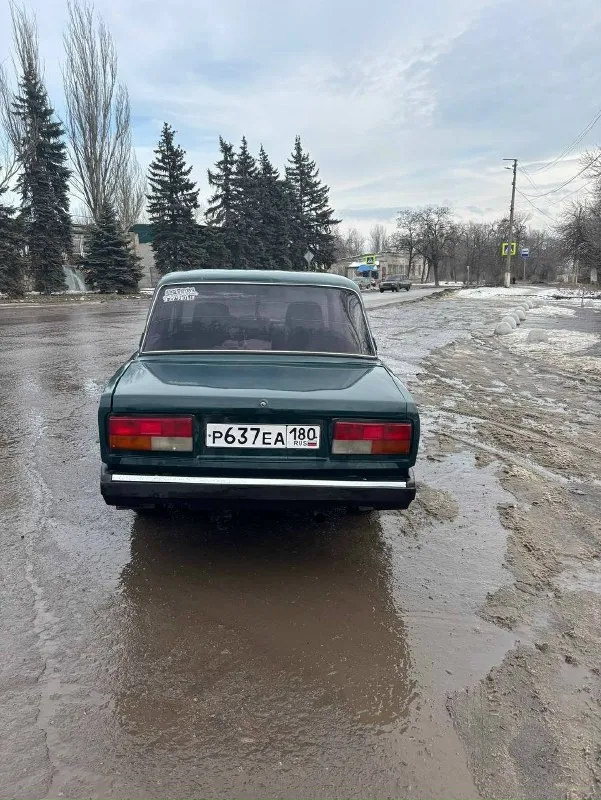 Продам ваз 2107 я собственник учёт 180 регион год: 2007 инжектор мотор: нива 1.7 после капиталки проехал 4 тыщи едет очень бодро ходовая: на 4 не стучит но нужно прокачать тормоза коробка: 5 ступка без хруста салон опрятный - везде чехлы, руль приора, 2 передних эл. стеклоподьем, багажник в шумке, резина зима р14 на новых штампах музыка простая но нужна магнитола электрика: на 4 нужно по мелочи подделать на езду не влияет по кузову все хорошо только правая арка, видно на фото машиной владею пол года за это время много чего поменял машина требует небольших вложений + отдам усилиную ходовку: рычаги, тяги, задние стопы в стиле audi и тд. цена: 140 тел +794940404701 телеграмм +79494854748 енакиево 📞 звоните: +7(949)4040470 - фотография - 3