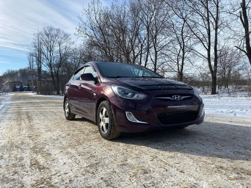 Продам надежный и экономичный авто хюндай солярис 2014год мотор 1.6 коробка автомат, пробег 170 тыс км (оригинальный), цена 1.040₽ состояние отличное, обслужена вся, салон в отличном состоянии, не бита не крашена, делать ни чего не надо, сел и катайся, 2 ключа, печка греет хорошо комплектация: стеклоподъемники всех дверей, гидроусилитель, подогревы сидений, стекла, электрозеркала, кондиционер. ходовая перебиралась, цепь поменяна, по мотору вопросов нет работает идеально, мягко без стуков и прочих шумов, масло не доливаю ни грамма( катализатор удален на пробеге 70 тыс)коробка работает отлично, масло в коробке менял каждые 30 тыс, документы в порядке все вопросы по тел +79493489143 макеевка, торг - фотография - 4