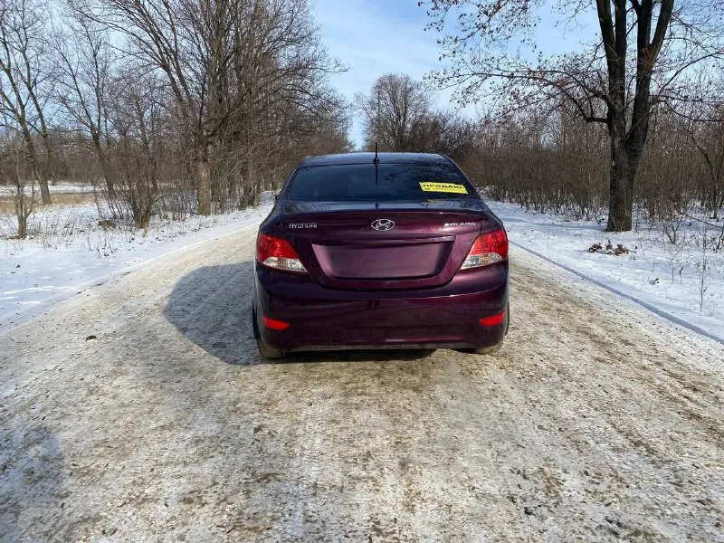 Продам надежный и экономичный авто хюндай солярис 2014год мотор 1.6 коробка автомат, пробег 170 тыс км (оригинальный), цена 1.040₽ состояние отличное, обслужена вся, салон в отличном состоянии, не бита не крашена, делать ни чего не надо, сел и катайся, 2 ключа, печка греет хорошо комплектация: стеклоподъемники всех дверей, гидроусилитель, подогревы сидений, стекла, электрозеркала, кондиционер. ходовая перебиралась, цепь поменяна, по мотору вопросов нет работает идеально, мягко без стуков и прочих шумов, масло не доливаю ни грамма( катализатор удален на пробеге 70 тыс)коробка работает отлично, масло в коробке менял каждые 30 тыс, документы в порядке все вопросы по тел +79493489143 макеевка, торг - фотография - 5
