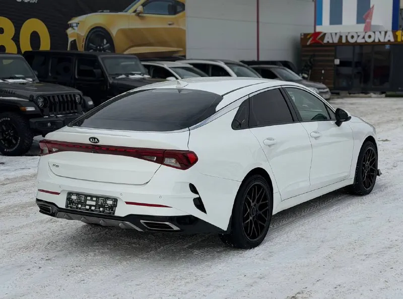 🚙Марка: kia k5
⚙️Двигатель 2.0л
⛽️Вид топлива:бензин
📅Год выпуска:  2021  год 
💴Цена: 2.100.000₽
📝:Описание
• Антиблокировочная система
• Антипробуксовочная система
• Система помощи при экстренном торможении
• Датчик давления в шинах
• Подушки безопасности водителя с защитой коленей
• Подушки безопасности пассажира
• Боковые передние подушки безопасности
• Иммобилайзер
• Бортовой компьютер
• Круиз-контроль
• Датчик света
• Датчик дождя
• Запуск двигателя с кнопки
• Система доступа без ключа
• Электрорегулировка сиденья водителя
• Электростеклоподъемники передние и задние
• Электропривод зеркал
• Климат-контроль
• Подогрев сидений водителя, пассажира и задних пассажиров
• Подогрев руля
• Обогрев зеркал
• Обогрев лобового стекла
• Мультифункциональное рулевое колесо
• Беспроводная зарядка для телефона
• Кожаная обивка салона
• Отделка кожей рычага кпп
• Передний центральный подлокотник
📍•Город мариуполь
Ул куприна 10
📞 🇷🇺 Звоните:
+7-949-4999-180
+7-949-5000-980 - фотография - 4