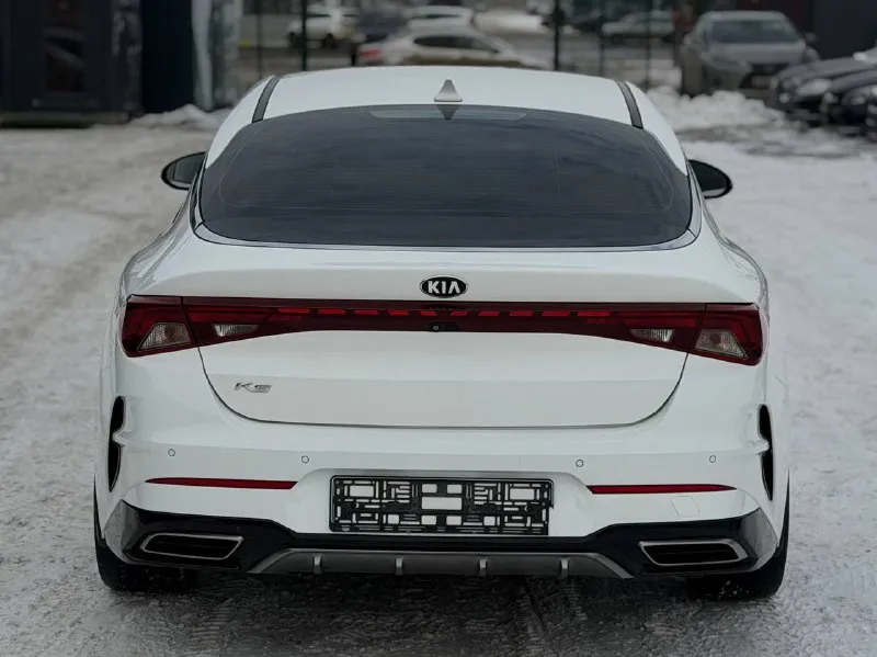 🚙Марка: kia k5
⚙️Двигатель 2.0л
⛽️Вид топлива:бензин
📅Год выпуска:  2021  год 
💴Цена: 2.100.000₽
📝:Описание
• Антиблокировочная система
• Антипробуксовочная система
• Система помощи при экстренном торможении
• Датчик давления в шинах
• Подушки безопасности водителя с защитой коленей
• Подушки безопасности пассажира
• Боковые передние подушки безопасности
• Иммобилайзер
• Бортовой компьютер
• Круиз-контроль
• Датчик света
• Датчик дождя
• Запуск двигателя с кнопки
• Система доступа без ключа
• Электрорегулировка сиденья водителя
• Электростеклоподъемники передние и задние
• Электропривод зеркал
• Климат-контроль
• Подогрев сидений водителя, пассажира и задних пассажиров
• Подогрев руля
• Обогрев зеркал
• Обогрев лобового стекла
• Мультифункциональное рулевое колесо
• Беспроводная зарядка для телефона
• Кожаная обивка салона
• Отделка кожей рычага кпп
• Передний центральный подлокотник
📍•Город мариуполь
Ул куприна 10
📞 🇷🇺 Звоните:
+7-949-4999-180
+7-949-5000-980 - фотография - 5