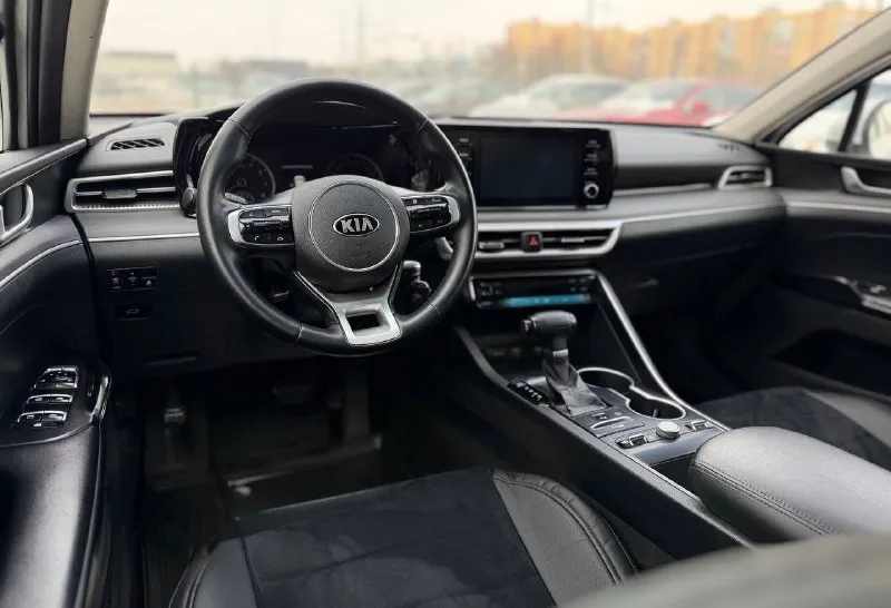 🚙Марка: kia k5
⚙️Двигатель 2.0л
⛽️Вид топлива:бензин
📅Год выпуска:  2021  год 
💴Цена: 2.100.000₽
📝:Описание
• Антиблокировочная система
• Антипробуксовочная система
• Система помощи при экстренном торможении
• Датчик давления в шинах
• Подушки безопасности водителя с защитой коленей
• Подушки безопасности пассажира
• Боковые передние подушки безопасности
• Иммобилайзер
• Бортовой компьютер
• Круиз-контроль
• Датчик света
• Датчик дождя
• Запуск двигателя с кнопки
• Система доступа без ключа
• Электрорегулировка сиденья водителя
• Электростеклоподъемники передние и задние
• Электропривод зеркал
• Климат-контроль
• Подогрев сидений водителя, пассажира и задних пассажиров
• Подогрев руля
• Обогрев зеркал
• Обогрев лобового стекла
• Мультифункциональное рулевое колесо
• Беспроводная зарядка для телефона
• Кожаная обивка салона
• Отделка кожей рычага кпп
• Передний центральный подлокотник
📍•Город мариуполь
Ул куприна 10
📞 🇷🇺 Звоните:
+7-949-4999-180
+7-949-5000-980 - фотография - 7