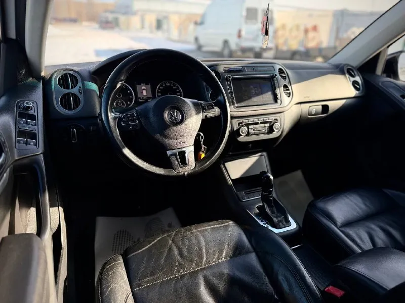 🚗🅰️🅰️🅰️ 🚘марка: volkswagen tiguan ⚙️двигатель:2.0л ⛽️вид топлива:бензин 📅год выпуска: 2012г 📦кпп:автомат (айсин) 💴цена: 1.370.000₽⬇️ 🗺пробег:196.000 км 📱номер телефона: +7-949-4999-180 +7-949-5000-980 - подогрев сидений - подогрев зеркал - климат - мультируль - круиз-контроль - акустика, aux, usb, -старт-стоп -датчик света -датчик дождя -эл ручник вложений не требует 📞 🇷🇺 звоните: +7-949-4999-180 +7-949-5000-980 📍•город мариуполь ул куприна 10 - фотография - 7