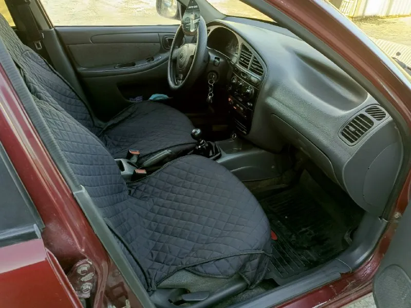 Продам ланос sx! 2010года! газ евро4! в отличном состоянии! пробег 220тыс. вложений не требует. без дтп, днище, пороги целые, не гнилая не ржавая! двигатель 1.5 масло не ест не дымит, работает ровно! коробка не выбивает. ходовая не стучит не гремит. полная комплектация: гур, кондиционер, передние эсп, музыка, сигнализация ц. з. новая зимняя шип. резина, новый акб, газ евро4. документы в полном порядке без штрафов, арестов и ограничений! цена 295.000 рублей! торг при осмотре есть! тел: +79495369213 осмотр донецк. 📞 звоните: +7(949)5369213 - фотография - 7