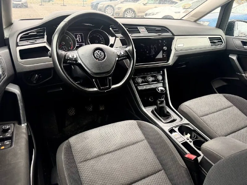 🚗🅰️🅰️🅰️ 🚘марка: volkswagen touran ⛽️вид топлива:дизель 📦кпп :механика ⚙️двигатель 1.6л turbo 📅год выпуска: 2017 💴цена: 2.200.000 т/руб ⬇️ 🗺пробег:118.000км 📱номер телефона: +7-949-4999-180 +7-949-5000-980 • подогрев сидений •эл стеклоподъемники • подогрев зеркал • кондиционер •акустика, aux, usb, 📍город мариуполь ул куприна 10 📞 🇷🇺 звоните: +7-949-4999-180 +7-949-5000-980 - фотография - 7
