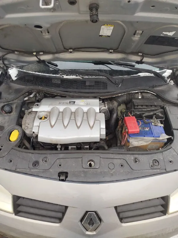 В продаже renault меган 2 в редкой комплектации. -панорамная крыша. - датчик дождя -датчик света - видеорегистратор. - андроид магнитола (есть и оригинал) - сопровождение светом владельца в темное время суток. -доводчик всех стекол и люка. -кнопка старт стоп -управление на руле -громкая связь - датчики давления в шинах -камера заднего вида -обогрев зеркал -подогрев передних сидений. -полноценный климат контроль салона. -два комплекта колес на оригинальных дисках (лето на литье, зима на штамповках. резина в очень хорошем состоянии как зима, так и лето. ) пробег оригинальный 100%. машина без единого окраса но есть жизненные коцки. стекла все в круг родные. по авто есть все записи за последние 5 лет, когда и какие расходники менялись. с такой комплектацией и историей, большая редкость на авторынке. прошу прощения за фото с грязным авто. мыть погода не позволяет (морозы). больше фото и видео по запросу. не большой торг у капота. цена 600 т +79494047844 📞 звоните: +7(949)4047844 - фотография - 4