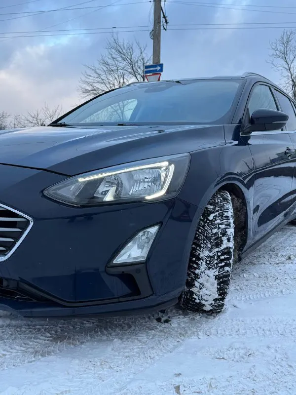 Продажа ford focus iv, 2019 г. в., автомат, 1.5 tdci, дизель, 194.000 км пробег, из германии. универсал, передний привод, расход 4,5 л. 2 ключа. 2 комплекта колес! без adblue!!! 8-акпп - aisin! доступ и заводка без ключа, навигация, android, carplay, раздельный круиз-контроль, датчик мертвых зон, предупреждение столкновения, помехи сбоку, ограничитель скорости, датчик удержания полосы, парктроники перед/зад, датчики света и дождя, и другие полезные функции. в багажнике запаска и домкрат! новый аккумулятор, после обслуживания. 💳 1.470.000 руб. 📲 +79493678727 📞 🇷🇺 звоните: +79493678727 - фотография - 2