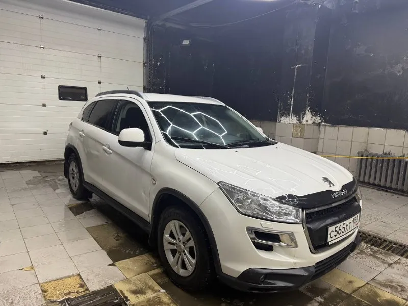 Peugeot 4008 2.0 4wd 2012. аналог mitsubishi asx. все запчасти mitsubishi продам свой автомобиль, владею год. за год было вложено 400 тысяч: был проведен капитальный ремонт вариатора 170к(еще на гарантии, все чеки есть), новые тормозные диски и колодки, ремонт ходовой, шаровые рычаги и т. д., новый акб, новая магнитола и камера заднего вида, новые оригинальные свечи, диски с летней резиной на 17(1 сезон). по технике все отлично, полный привод работает, на данный момент автомобиль на зимней шипованной резине на 16, при покупке могу отдать и летние на 17. есть нюансы по косметике, дыр и гнили нет осмотр в центре +79252233115 - фотография - 5