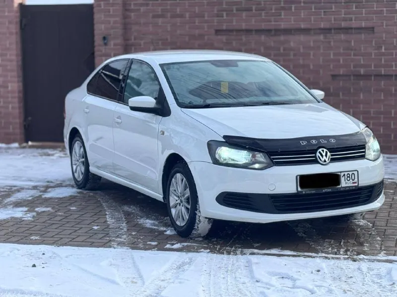 Продам volkswagen polo 2015 г. объем двигателя 1.6 коробка механика пяти ступка автомобиль в отличном состоянии подогрев сидений передняя заднего стекла лобового кондиционер электро зеркала подогрев зеркал родной пробег 148 000 км автомобиль полностью весь обслуживания вложений никаких не требует я хозяин цена 850 000 руб. телефон +7 949 484 37 35 - фотография - 1