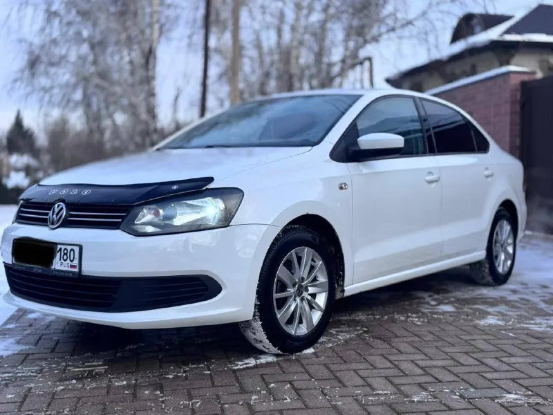 Продам volkswagen polo 2015 г. объем двигателя 1.6 коробка механика пяти ступка автомобиль в отличном состоянии подогрев сидений передняя заднего стекла лобового кондиционер электро зеркала подогрев зеркал родной пробег 148 000 км автомобиль полностью весь обслуживания вложений никаких не требует я хозяин цена 850 000 руб. телефон +7 949 484 37 35 - фотография - 2