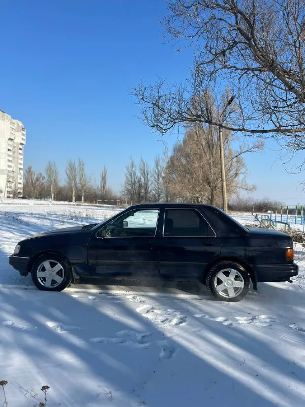 Продам ford sierra 2.0 ohc, задний привод, 87 год, карбюратор. по кузову живая, минимальные моменты. дно полностью целое. , кпп, ходовая часть - без вопросов, приятный автомобиль. газ/бензин. учет 180 постоянный, переоформление без проблем. на красивых дисках и хорошей зимней резине. цена:140.000₽ +79494159313 донецк кировский район 📲 tg: @kozeratskiy 📞 звоните: +7(949)4159313 - фотография - 7