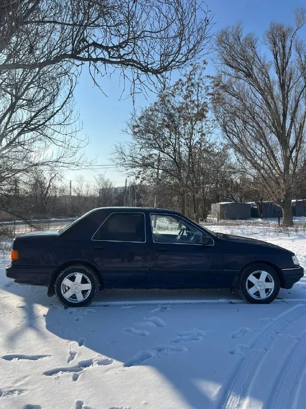 Продам ford sierra 2.0 ohc, задний привод, 87 год, карбюратор. по кузову живая, минимальные моменты. дно полностью целое. , кпп, ходовая часть - без вопросов, приятный автомобиль. газ/бензин. учет 180 постоянный, переоформление без проблем. на красивых дисках и хорошей зимней резине. цена:140.000₽ +79494159313 донецк кировский район 📲 tg: @kozeratskiy 📞 звоните: +7(949)4159313 - фотография - 8