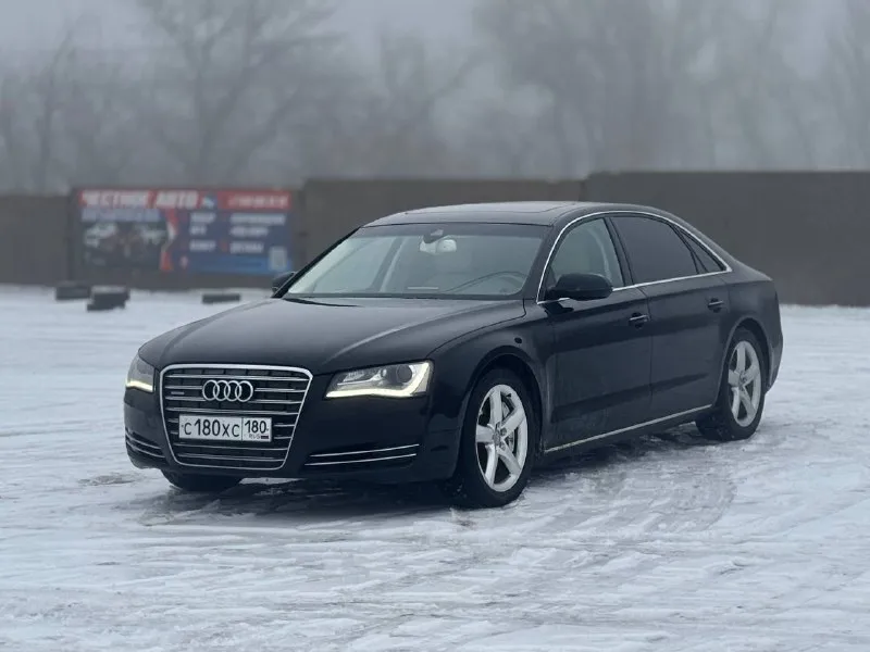 Здравствуйте, продам audi a8 2012 год, 4.2 бензин, машина в отличном состоянии! двигатель полностью обслужен, не шумит и масло не ест. автомат в идеальном состоянии, пневма и ходовая обслужена. полный привод, вся в заводской краске, все подушки и железо заводское. лонг версия. жирная комплектация: доводчики дверей, капитан сидения, эл. регулировка всех сидений, обдувы, обогревы, памяти, люк и очень много другого, вообщем сел и поехал, цена 1.700000руб (цена без номеров, с номерами договорная) хорошим людям торг у капота! номер +7 (949) 126-78-64. 📞 звоните: +7(949)1267864 - фотография - 1