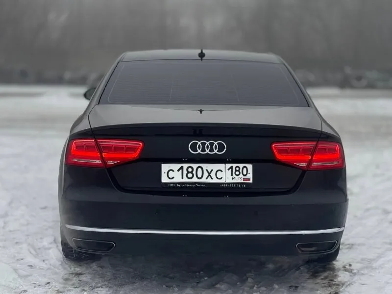 Здравствуйте, продам audi a8 2012 год, 4.2 бензин, машина в отличном состоянии! двигатель полностью обслужен, не шумит и масло не ест. автомат в идеальном состоянии, пневма и ходовая обслужена. полный привод, вся в заводской краске, все подушки и железо заводское. лонг версия. жирная комплектация: доводчики дверей, капитан сидения, эл. регулировка всех сидений, обдувы, обогревы, памяти, люк и очень много другого, вообщем сел и поехал, цена 1.700000руб (цена без номеров, с номерами договорная) хорошим людям торг у капота! номер +7 (949) 126-78-64. 📞 звоните: +7(949)1267864 - фотография - 5