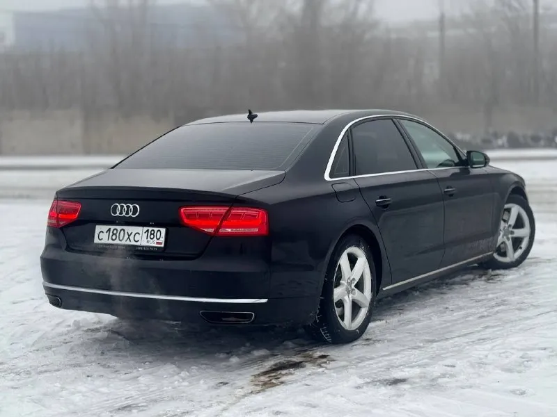 Здравствуйте, продам audi a8 2012 год, 4.2 бензин, машина в отличном состоянии! двигатель полностью обслужен, не шумит и масло не ест. автомат в идеальном состоянии, пневма и ходовая обслужена. полный привод, вся в заводской краске, все подушки и железо заводское. лонг версия. жирная комплектация: доводчики дверей, капитан сидения, эл. регулировка всех сидений, обдувы, обогревы, памяти, люк и очень много другого, вообщем сел и поехал, цена 1.700000руб (цена без номеров, с номерами договорная) хорошим людям торг у капота! номер +7 (949) 126-78-64. 📞 звоните: +7(949)1267864 - фотография - 6