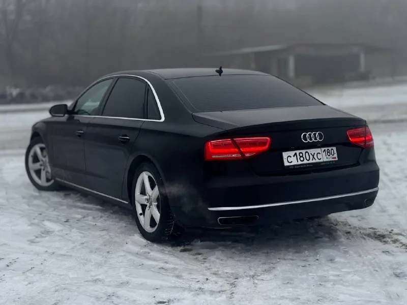Здравствуйте, продам audi a8 2012 год, 4.2 бензин, машина в отличном состоянии! двигатель полностью обслужен, не шумит и масло не ест. автомат в идеальном состоянии, пневма и ходовая обслужена. полный привод, вся в заводской краске, все подушки и железо заводское. лонг версия. жирная комплектация: доводчики дверей, капитан сидения, эл. регулировка всех сидений, обдувы, обогревы, памяти, люк и очень много другого, вообщем сел и поехал, цена 1.700000руб (цена без номеров, с номерами договорная) хорошим людям торг у капота! номер +7 (949) 126-78-64. 📞 звоните: +7(949)1267864 - фотография - 7